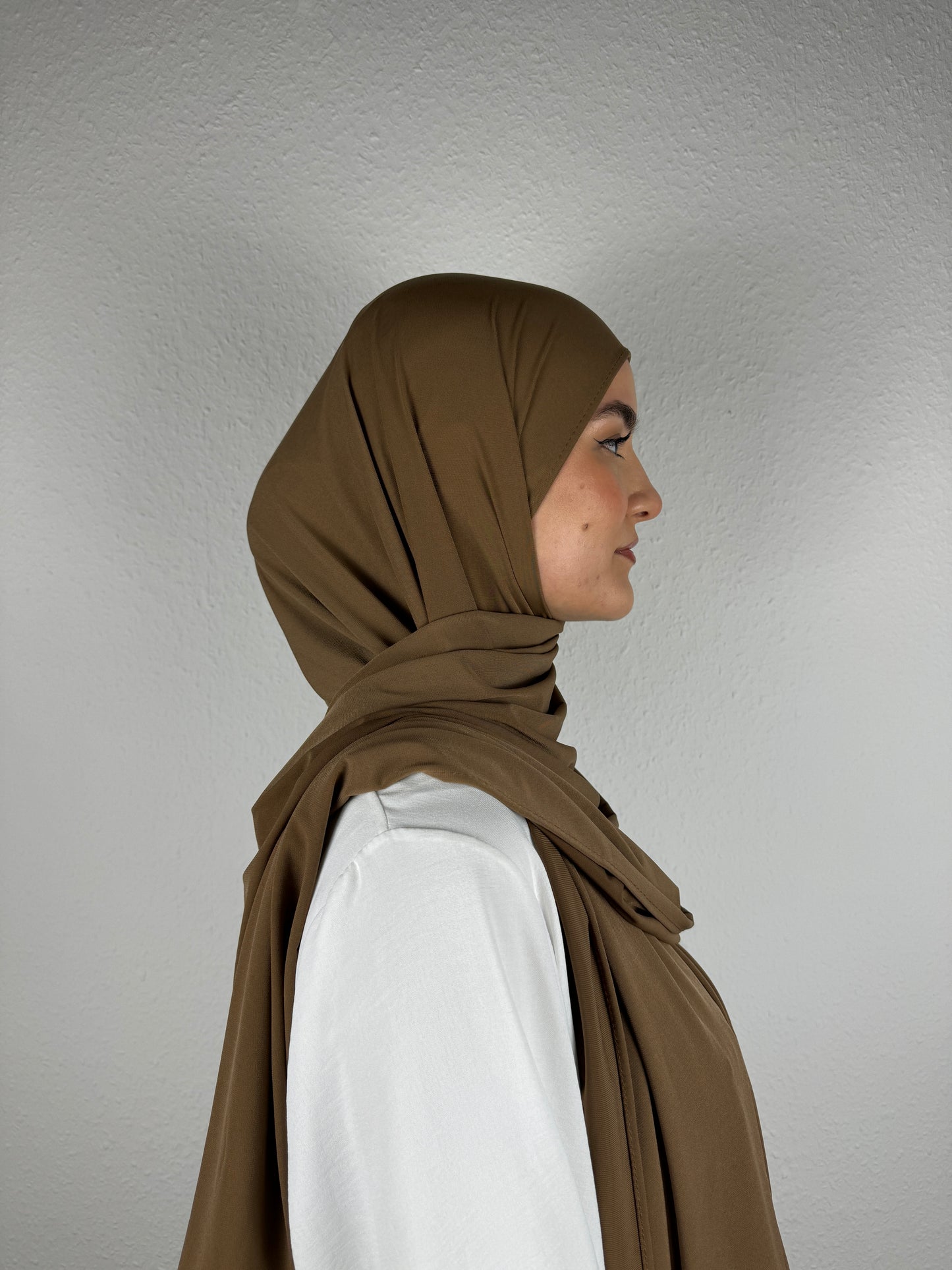 Premium Jersey Hijab, Farbe Braun, rechte Seite