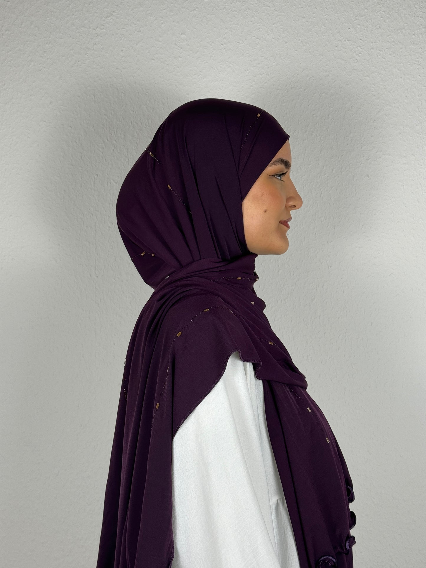 Premium Jersey Hijab Wellig Strass, Farbe Dunkellila, rechte Seite